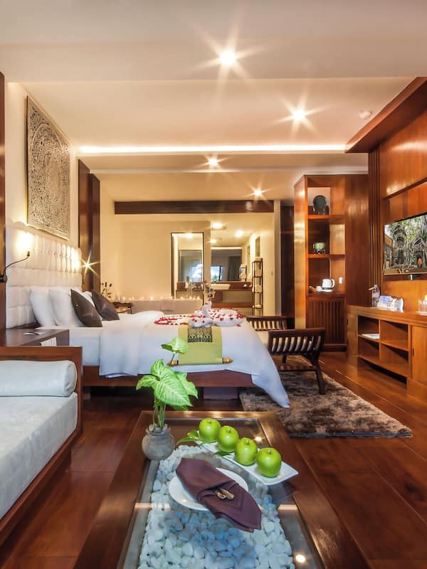 Club Suite | 1 bedroom, hypo-allergenic bedding, down comforters, minibar