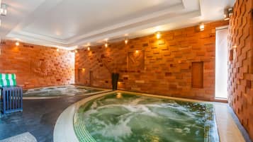 Indoor spa tub