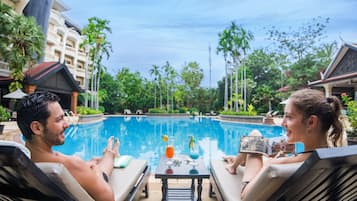 Außenpool, Liegestühle