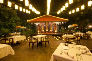 2 restaurants, breakfast, lunch, dinner served; Cambodian cuisine