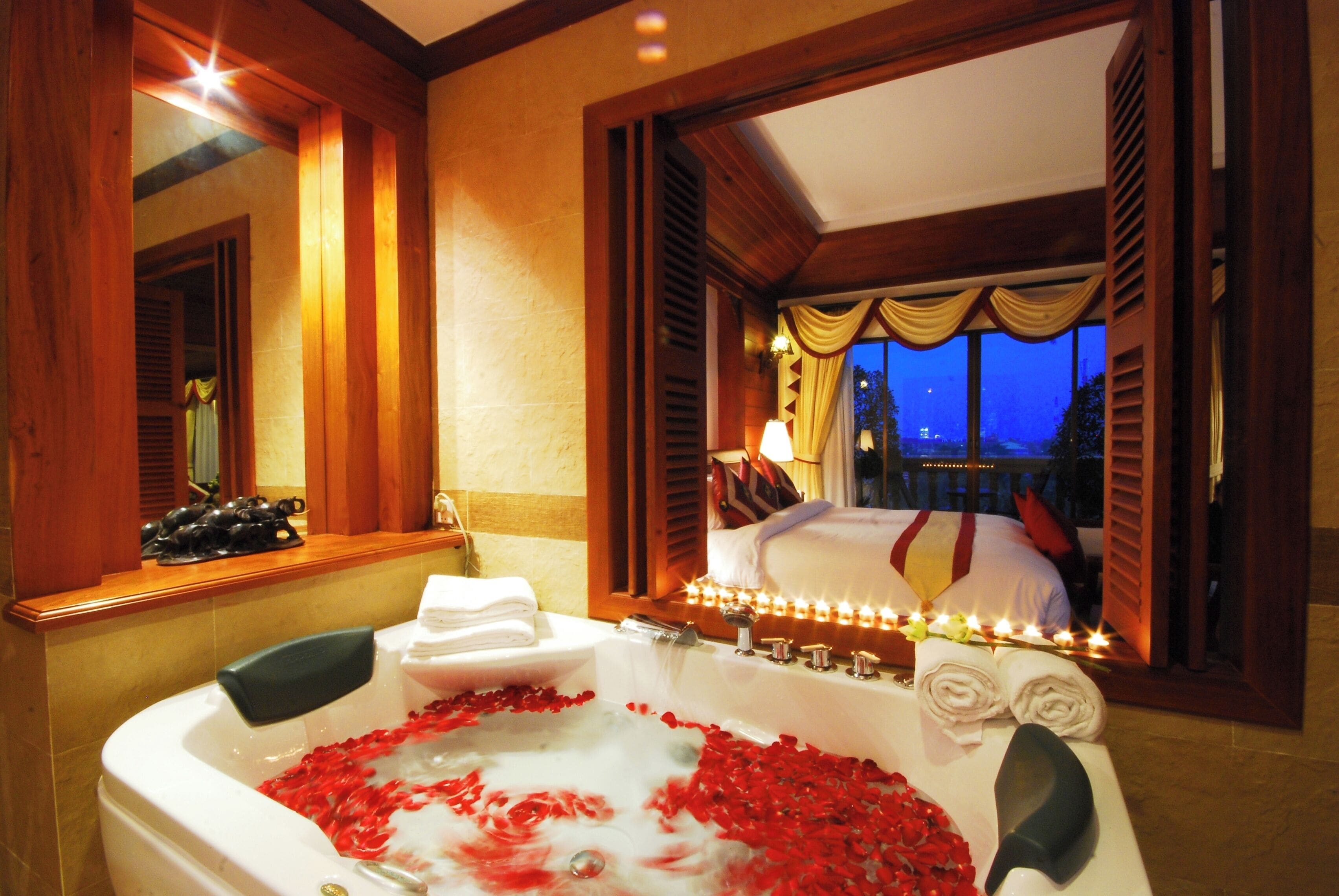 royal suite | bathroom | free toiletries, hair dryer, bathrobes, slippers