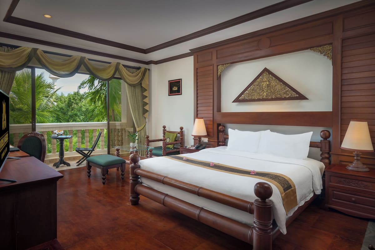 Family Connecting Room | 1 bedroom, hypo-allergenic bedding, down comforters, minibar
