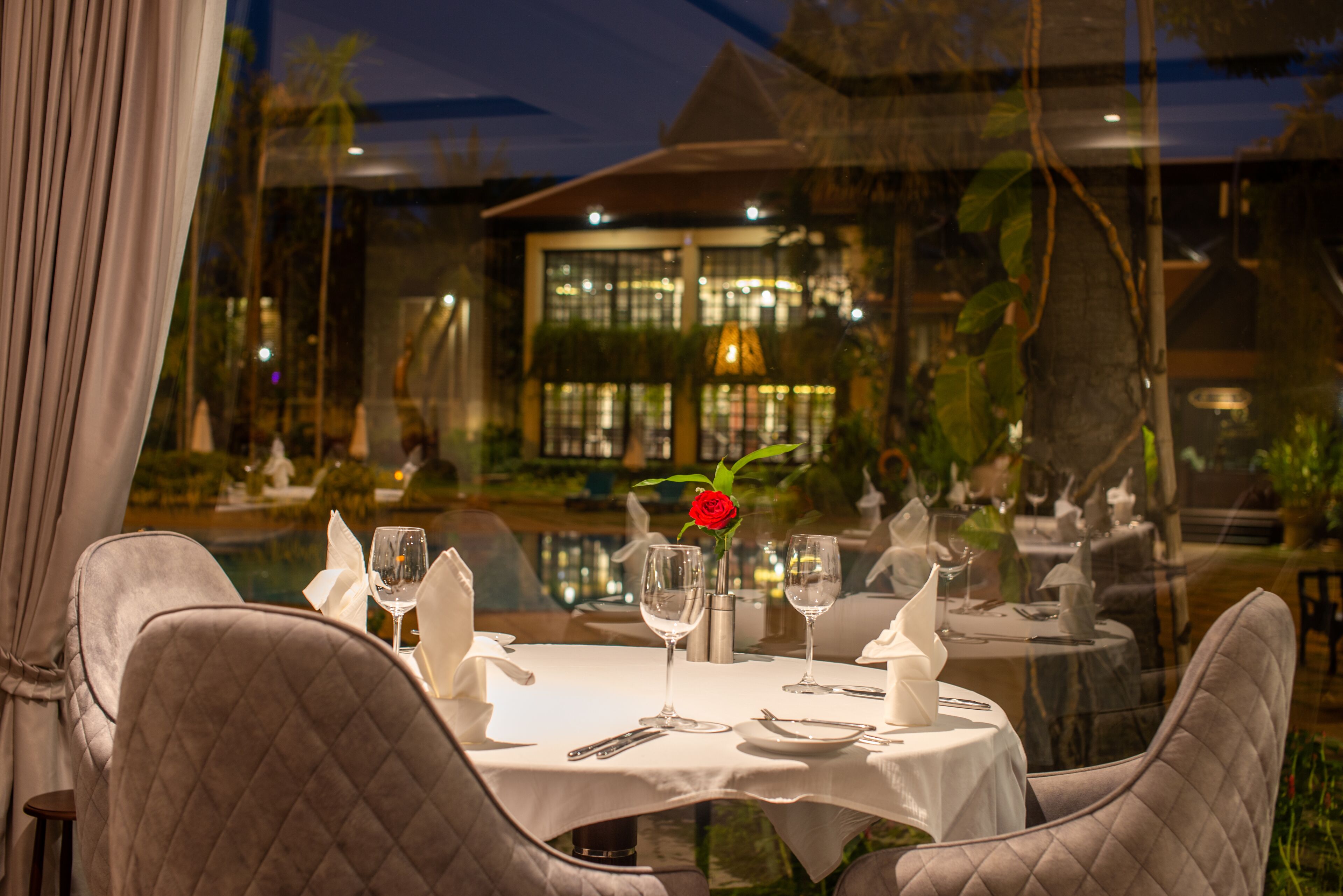 2 restaurants, breakfast, lunch, dinner served; cambodian cuisine