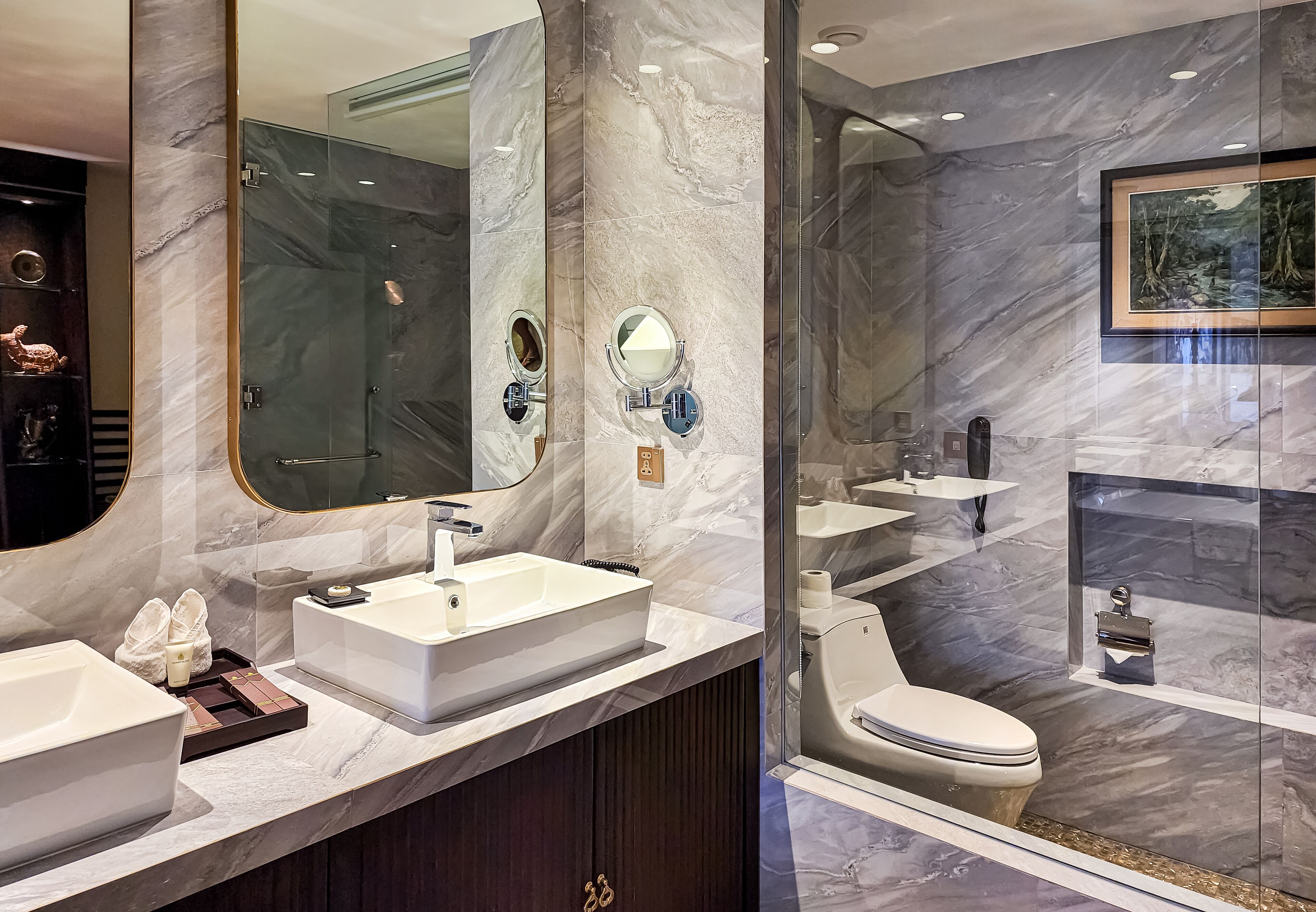 borei suite | bathroom | free toiletries, hair dryer, bathrobes, slippers