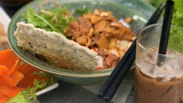 Café da manhã com buffet todos os dias (USD 7 por pessoa)