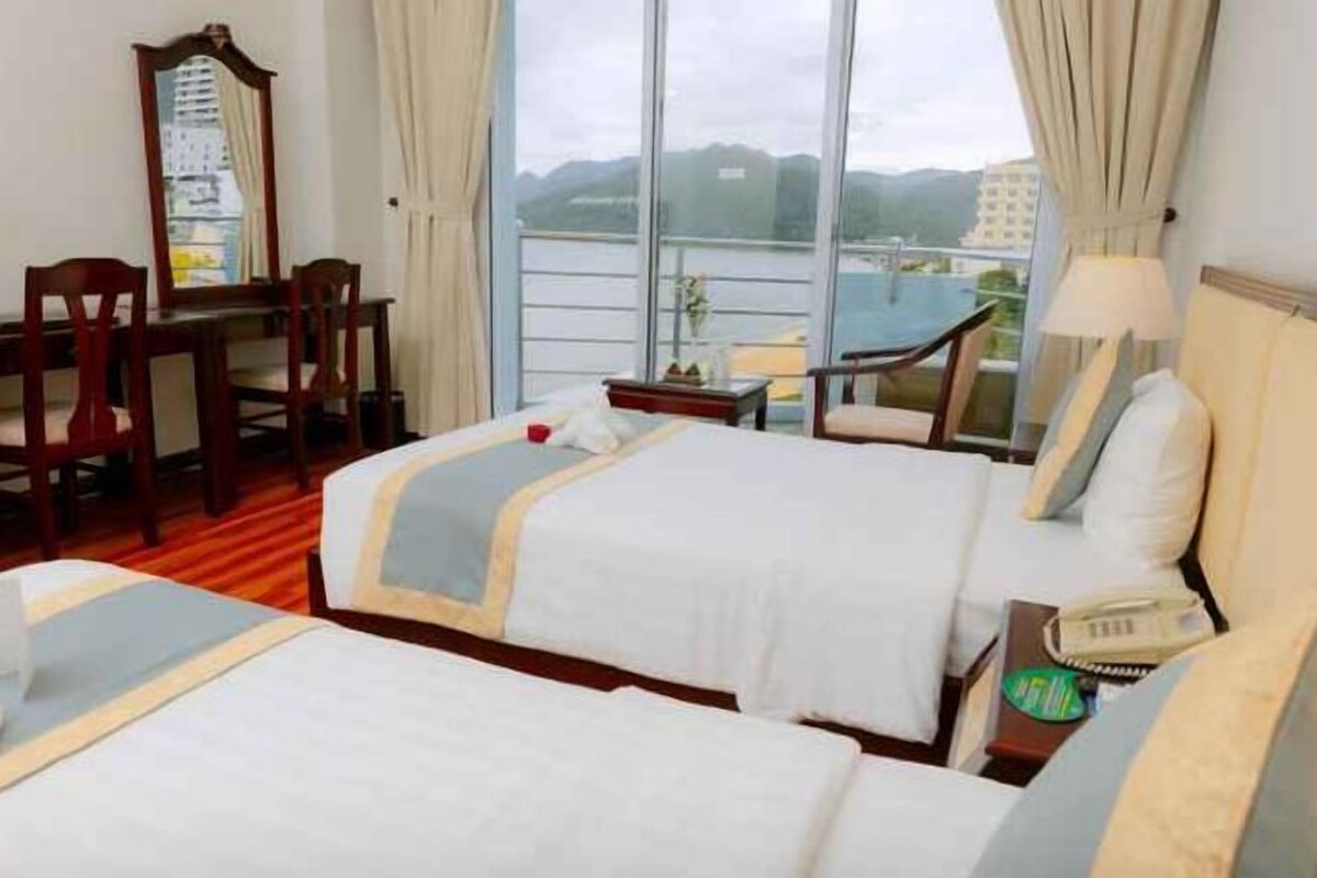 Minibar, in-room safe, desk, rollaway beds