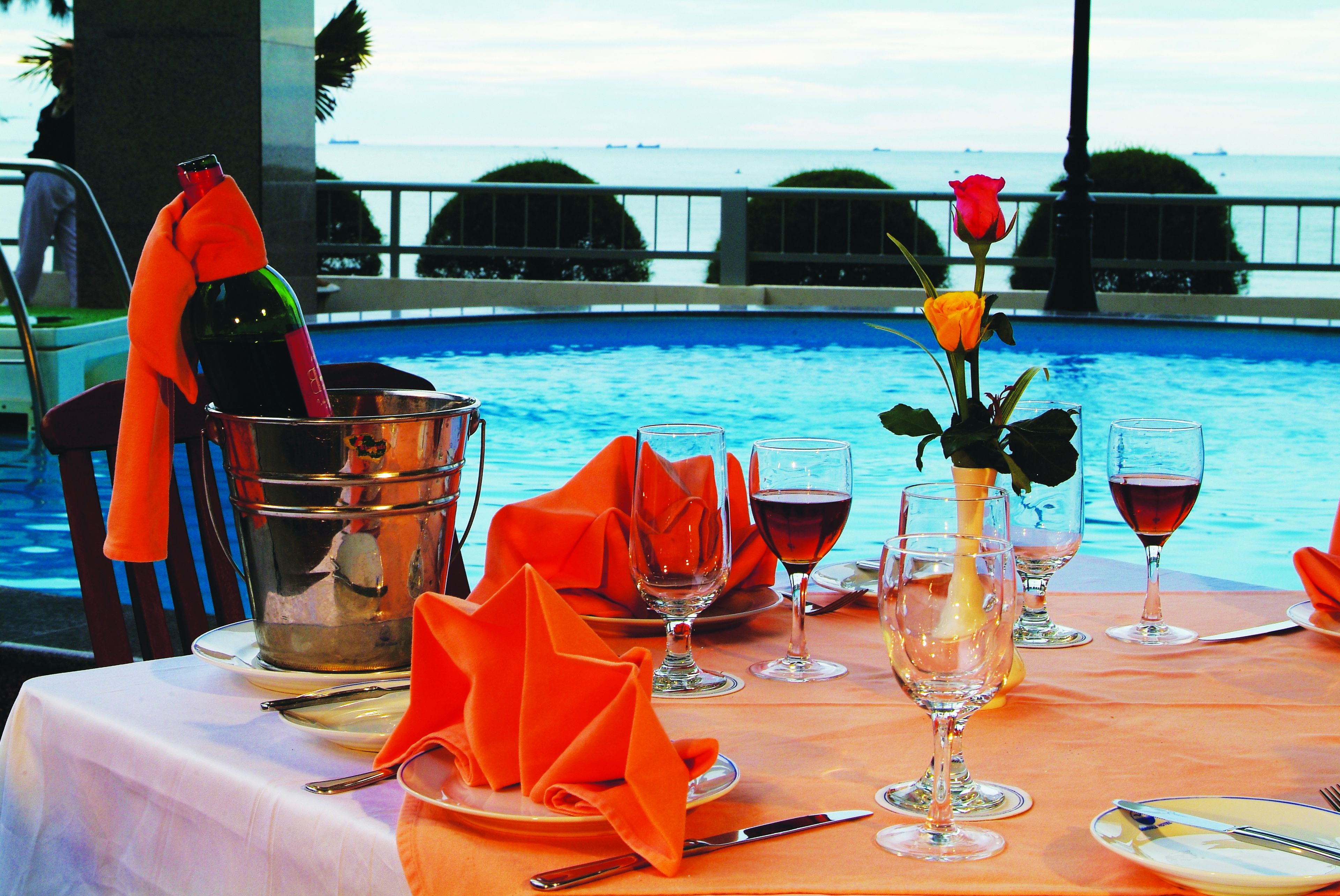 Indoor pool, sun loungers