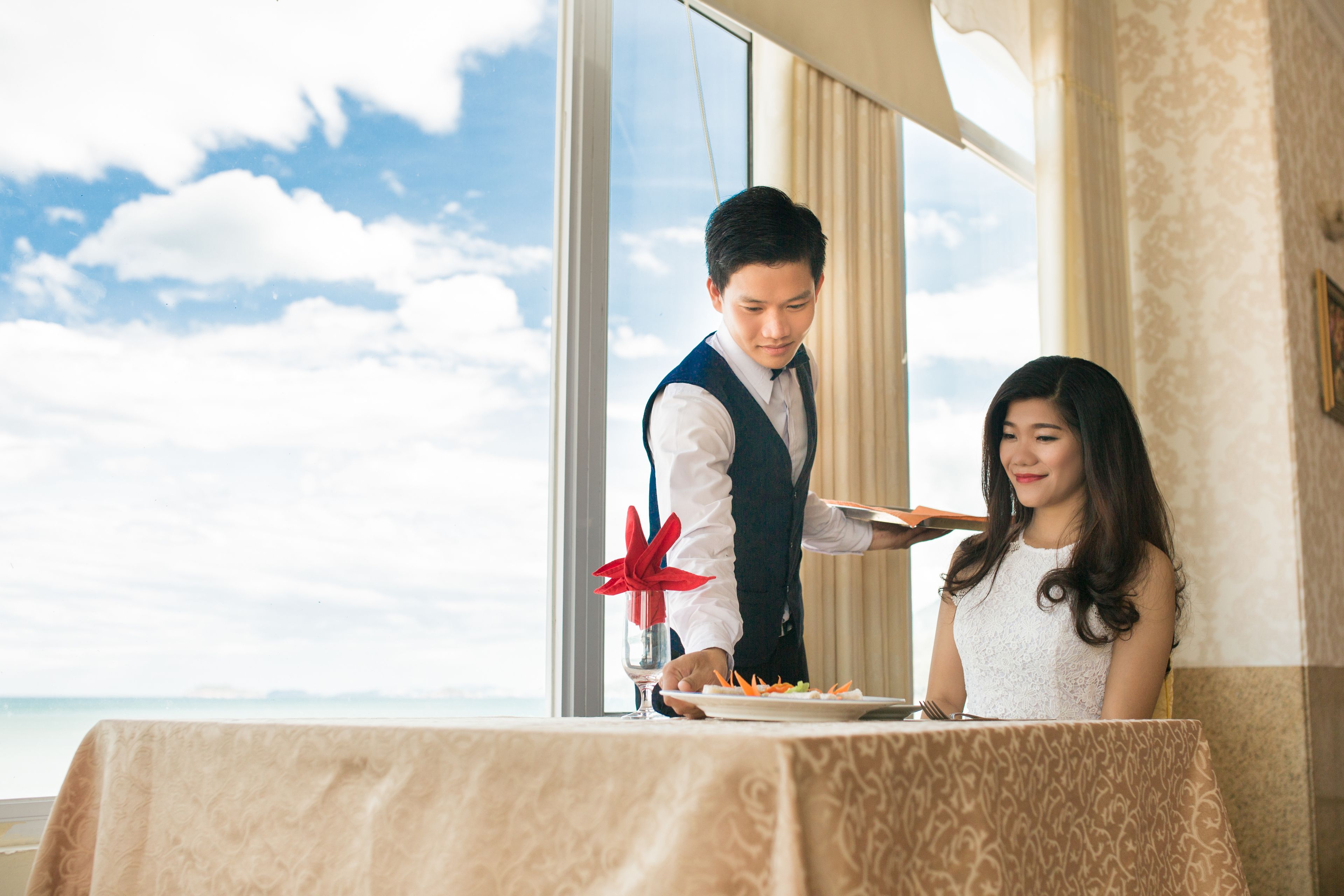 5 restaurants, breakfast, lunch, dinner served; Asian cuisine