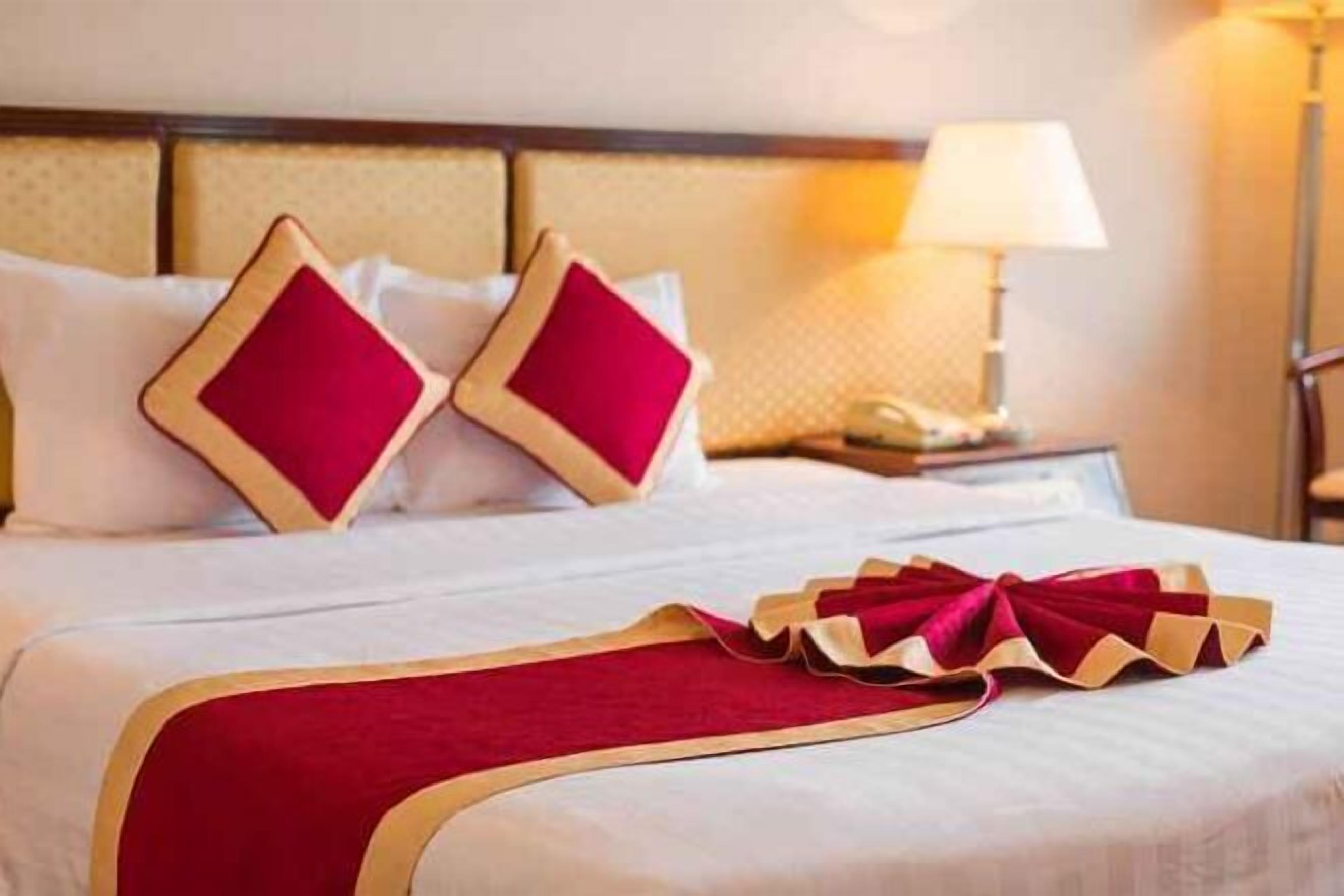 Een minibar, een kluis op de kamer, een bureau, extra bedden (toeslag)