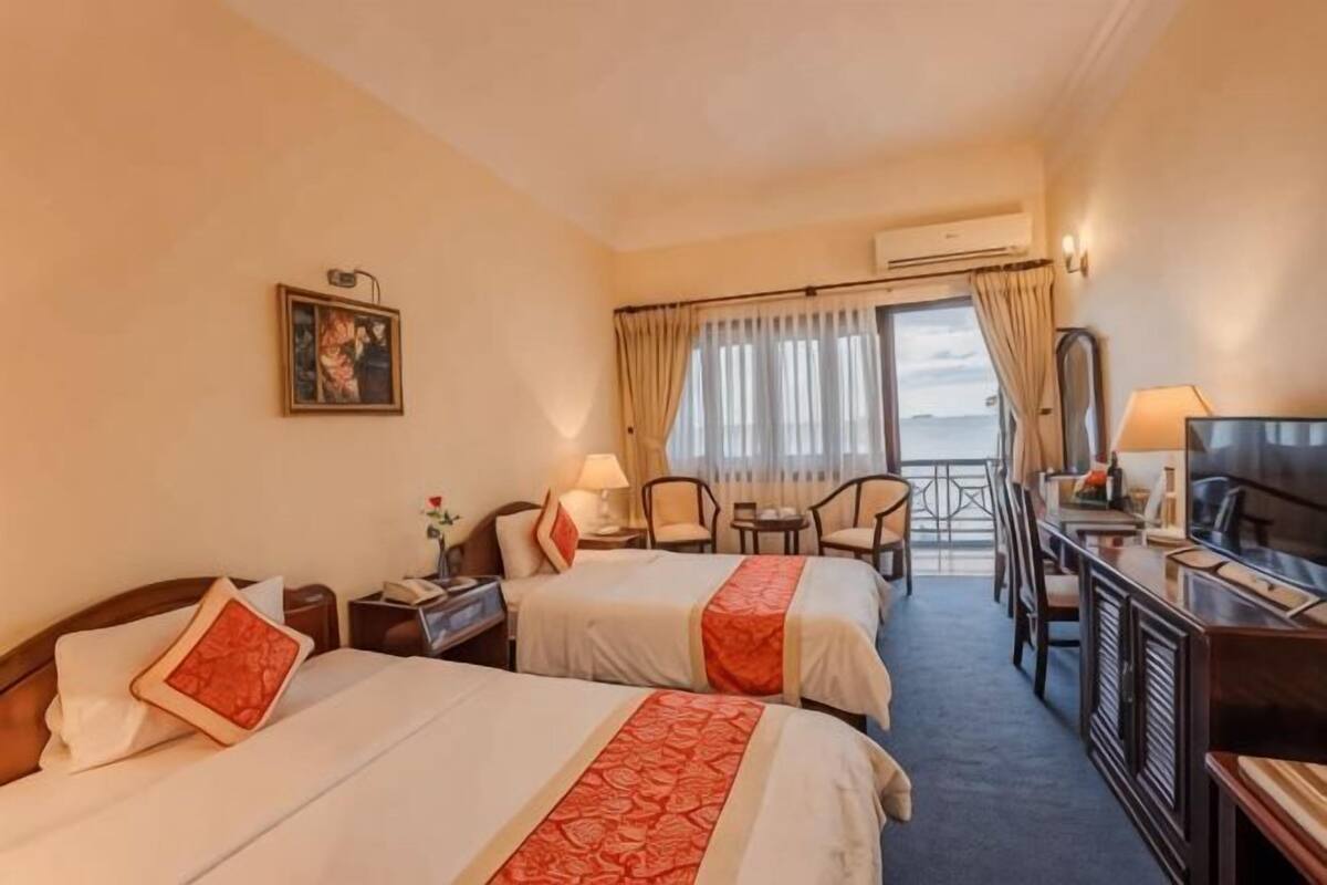 Minibar, in-room safe, desk, rollaway beds