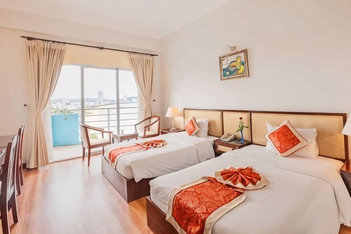 Minibar, két bảo mật tại phòng, bàn, giường gấp/giường phụ (phụ phí) 