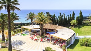 Bar ved bassenget
