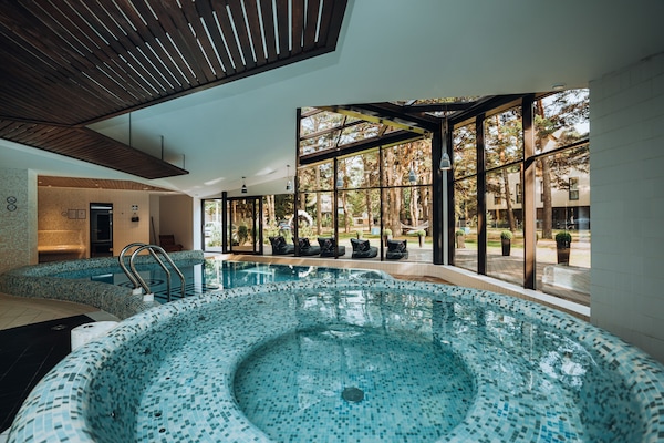 Indoor spa tub