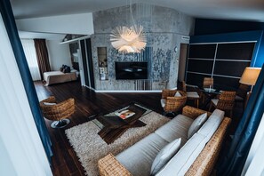 Grand Apartment with SPA access | Minibar, in-room safe, desk, blackout curtains