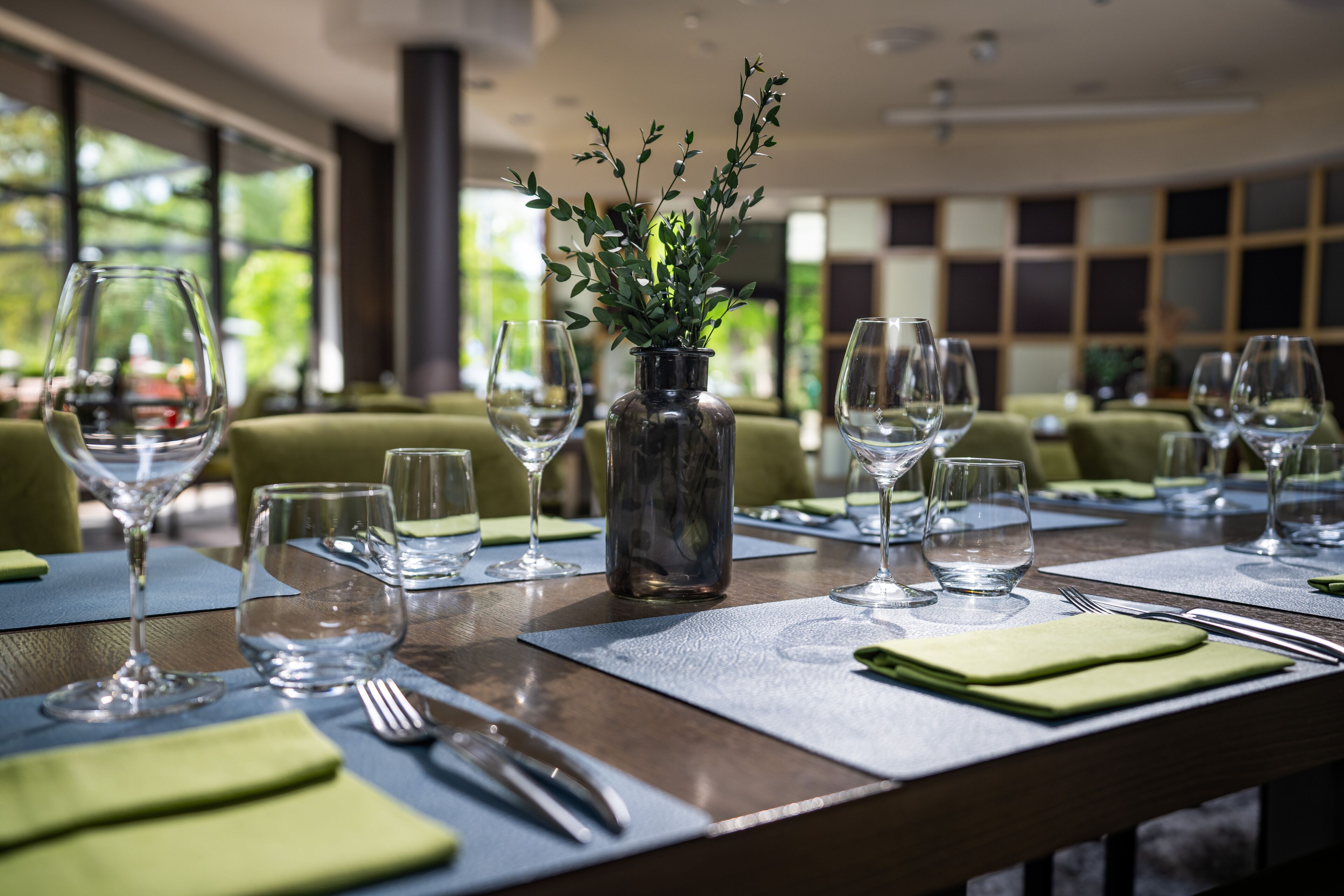 breakfast, lunch and dinner served