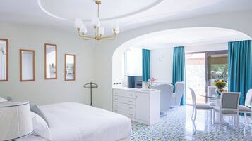 Camera Suite | Minibar, in-room safe, desk, free WiFi