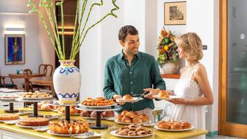 Tägliches inbegriffenes kontinentales Frühstück