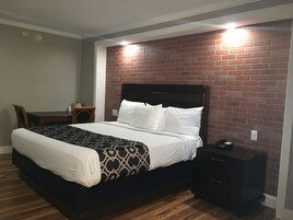 Tabla de planchar con plancha, wifi gratis y ropa de cama 