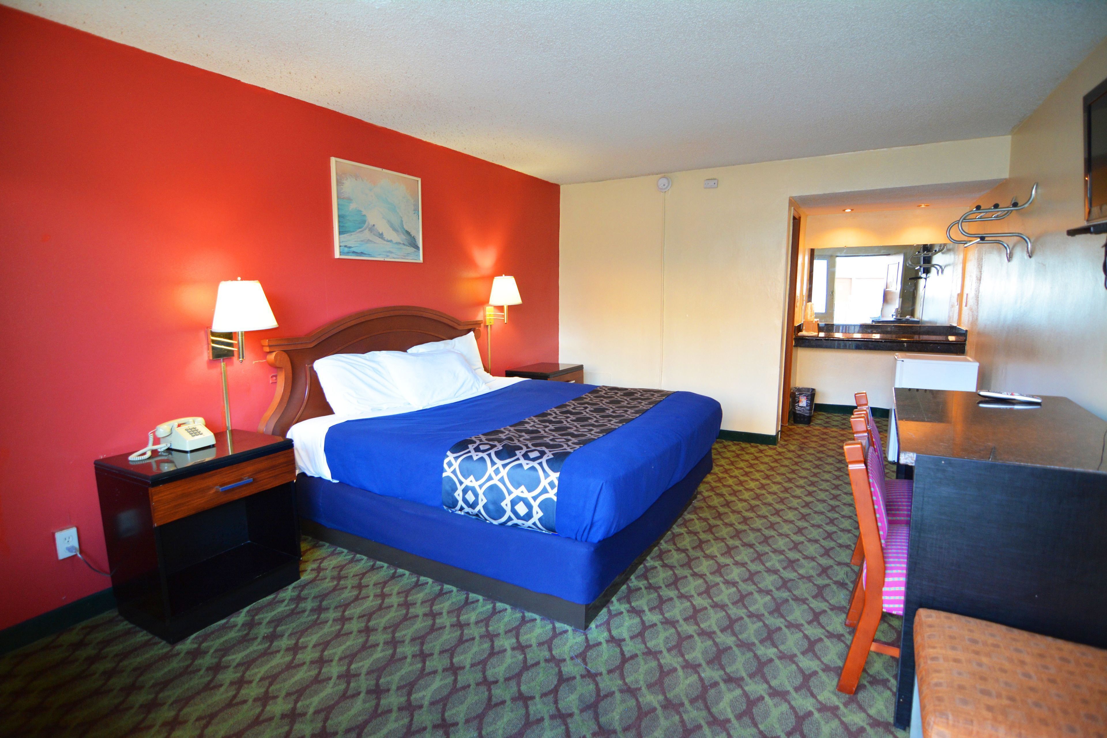 Tabla de planchar con plancha, wifi gratis y ropa de cama 