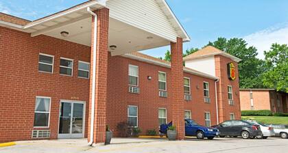 Super 8 by Wyndham St. Louis Airport