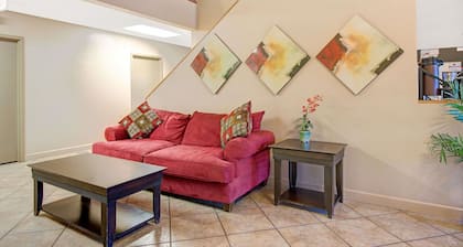 Super 8 by Wyndham St. Louis Airport