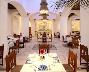 S'hi serveixen esmorzars i dinars