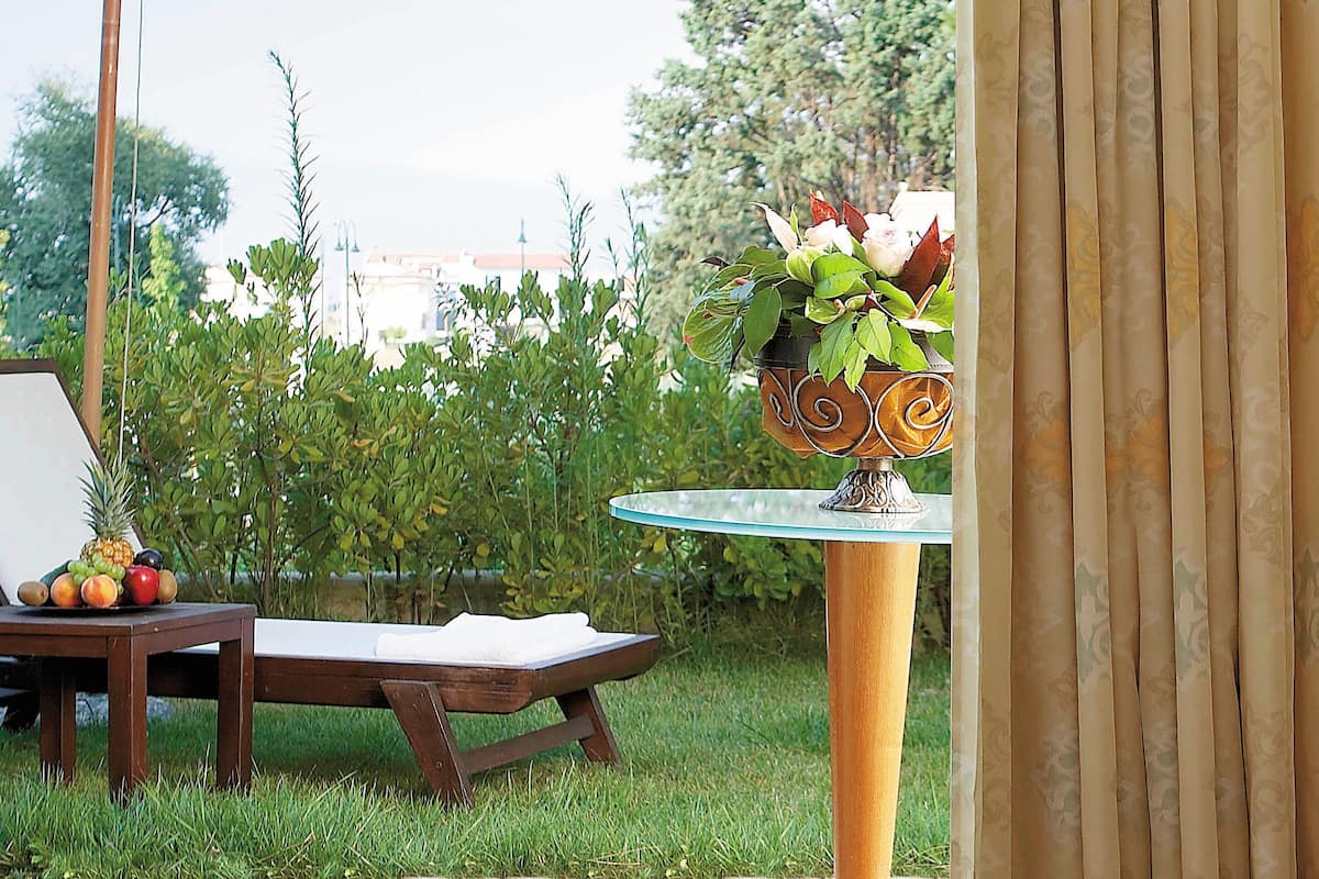 Bungalow, 2 Twin Beds, Garden View | Minibar, in-room safe, blackout drapes, soundproofing