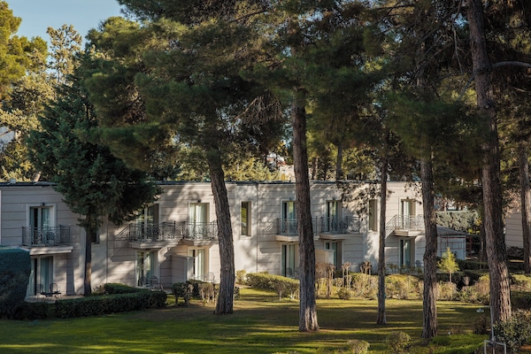 Minibar, coffres-forts dans les chambres, rideaux occultants