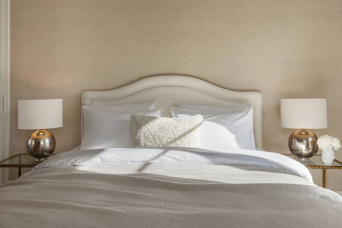 Family Suite, Pool View | Minibar, in-room safe, blackout drapes, soundproofing