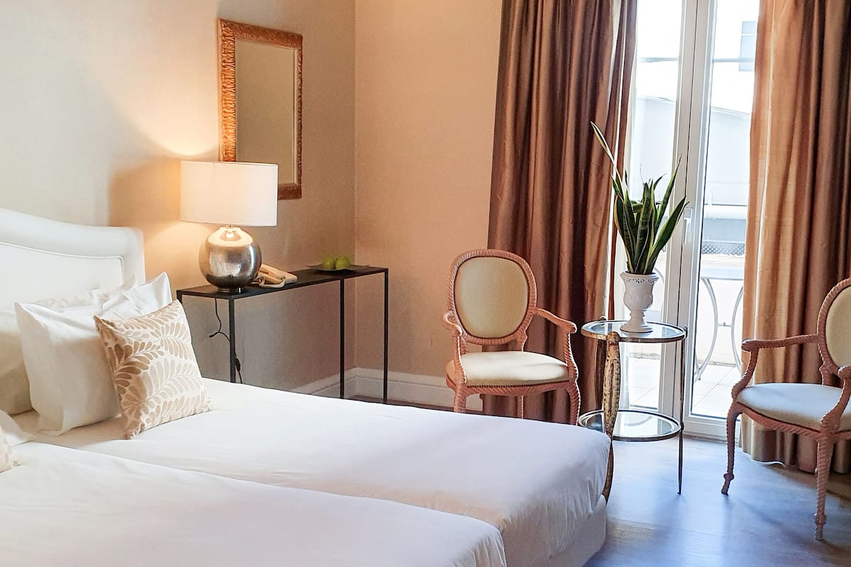 Minibar, in-room safe, blackout drapes, soundproofing