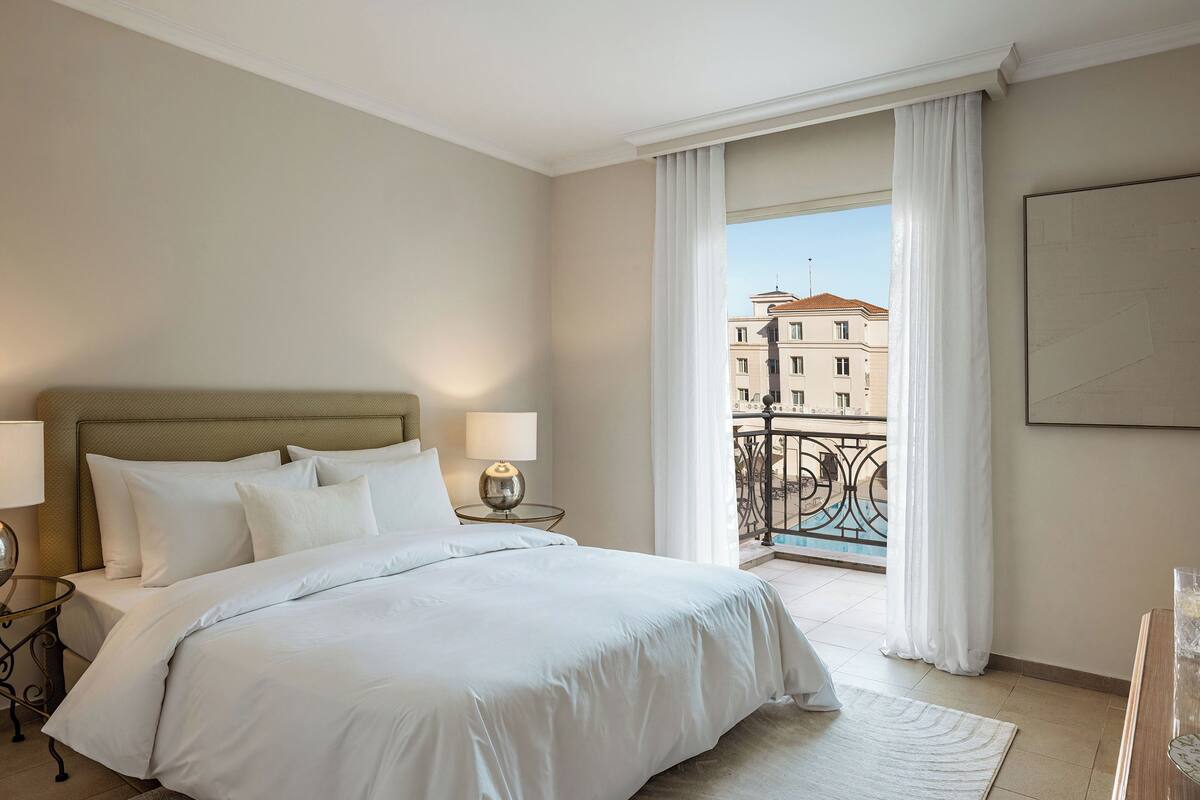 Bungalow, 2 Twin Beds, Pool View | Minibar, in-room safe, blackout drapes, soundproofing