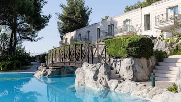 Minibar, in-room safe, blackout curtains, soundproofing