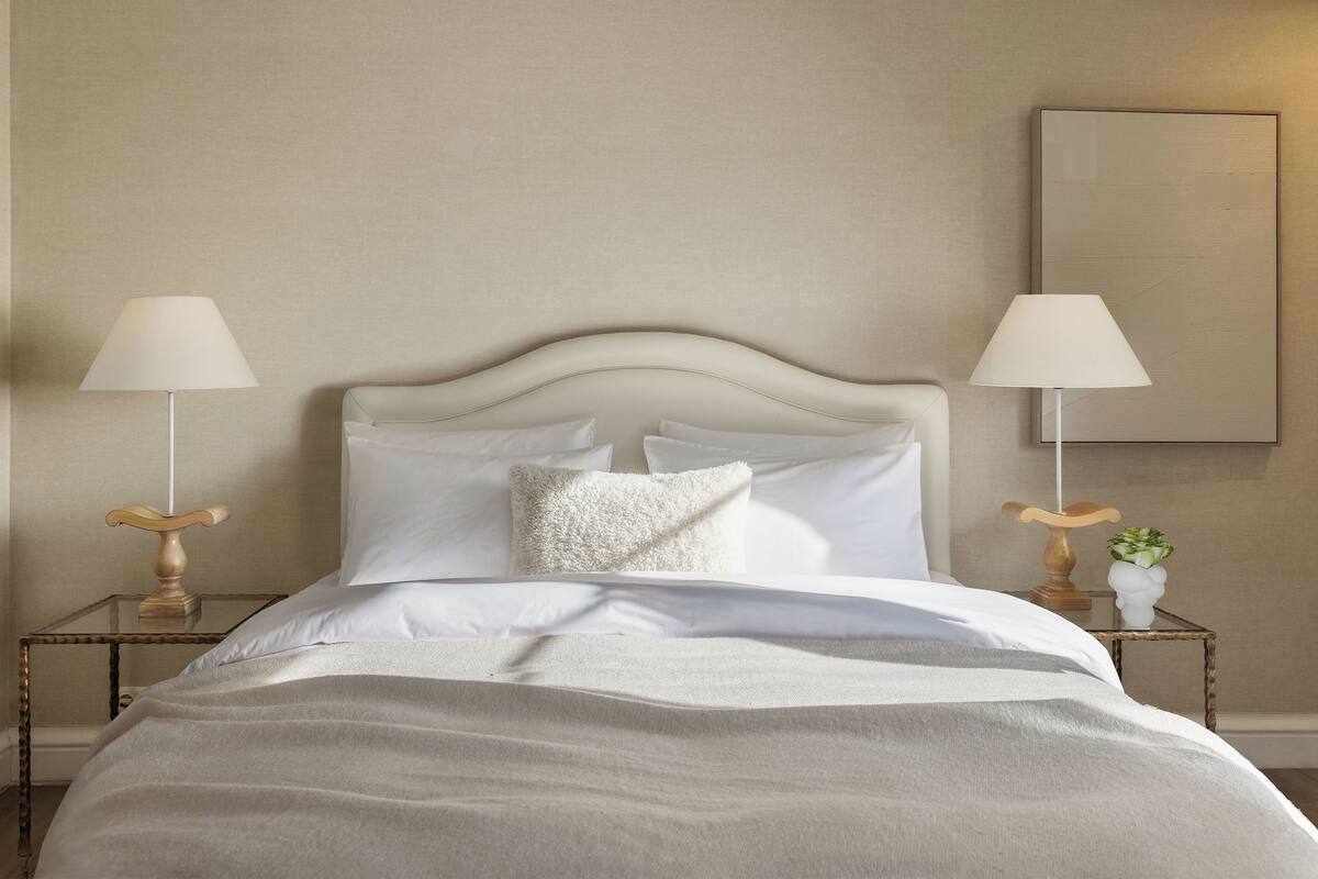 Superior Double or Twin Room, Garden View | Minibar, in-room safe, blackout drapes, soundproofing