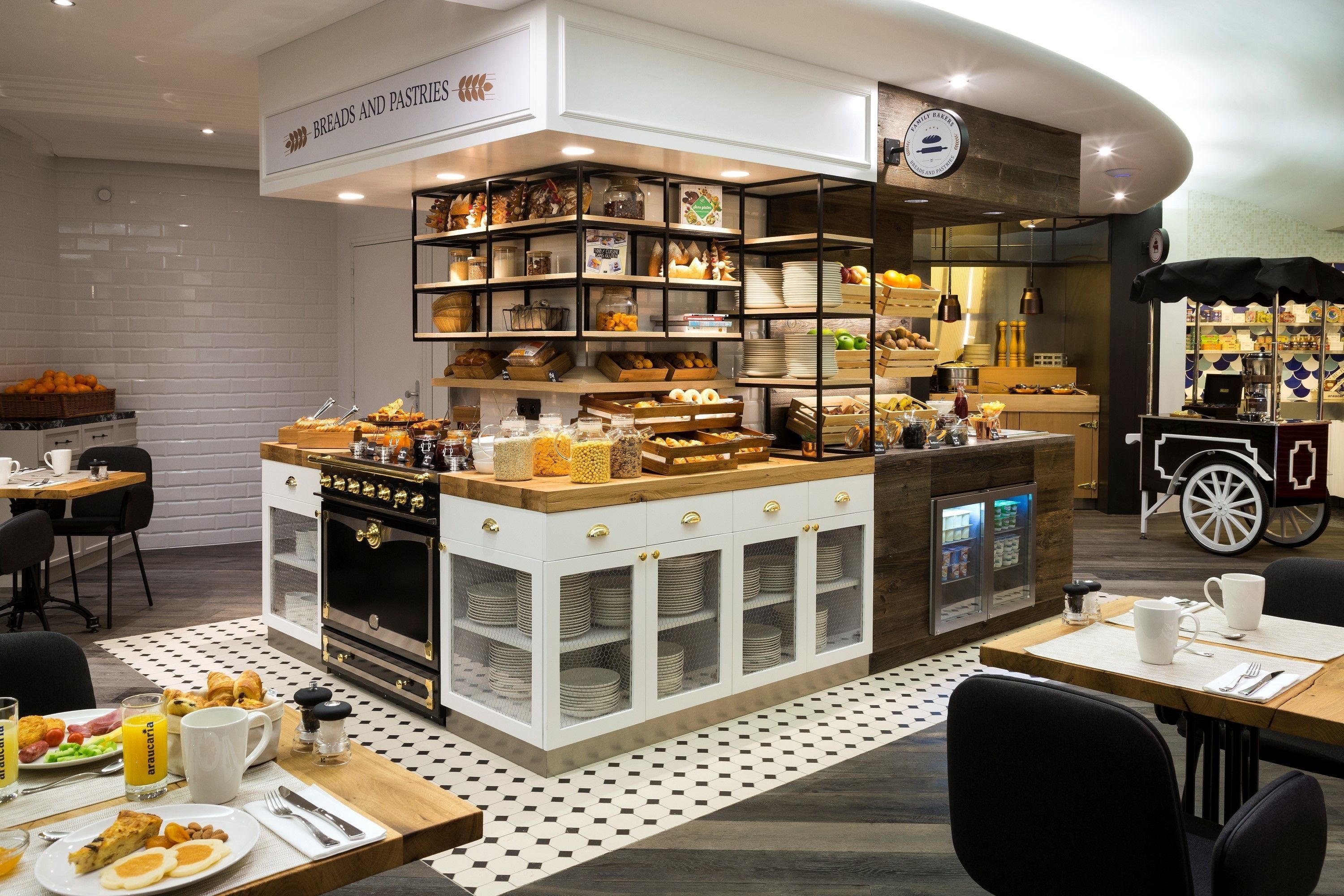 Desayuno buffet diario (EUR 23 por persona)