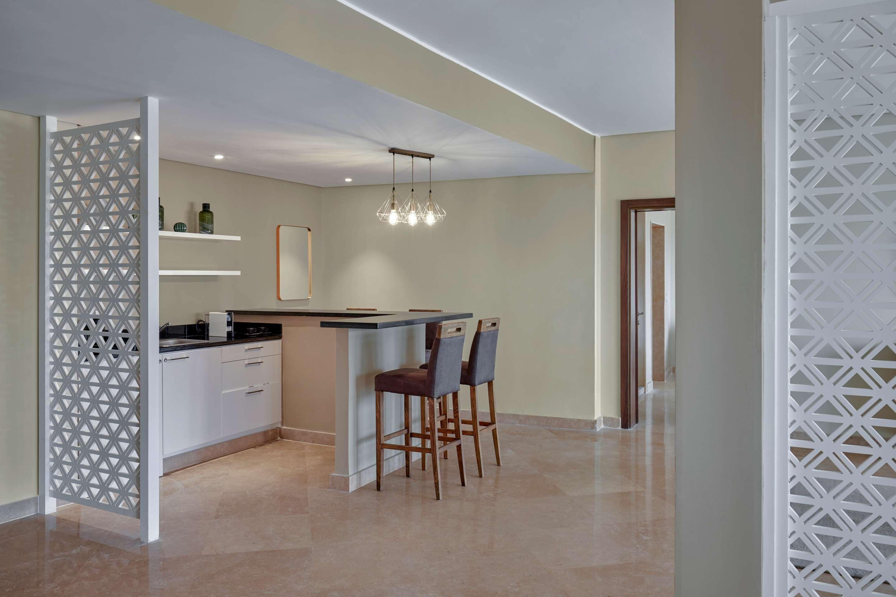 signature suite | 1 bedroom, hypo-allergenic bedding, down duvets, in-room safe