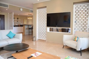 Signature Suite | 1 bedroom, hypo-allergenic bedding, down comforters, minibar - Steigenberger ALDAU Beach Hotel (Hurghada)