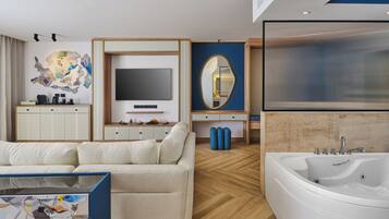 Art- Luxury Suite with Jacuzzi | 1 bedroom, hypo-allergenic bedding, down comforters, minibar