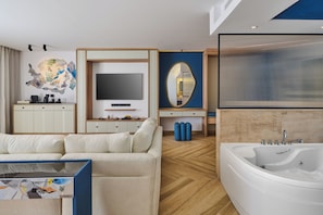 Art- Luxury Suite with Jacuzzi | 1 bedroom, hypo-allergenic bedding, down comforters, minibar - Steigenberger ALDAU Beach Hotel (Hurghada)