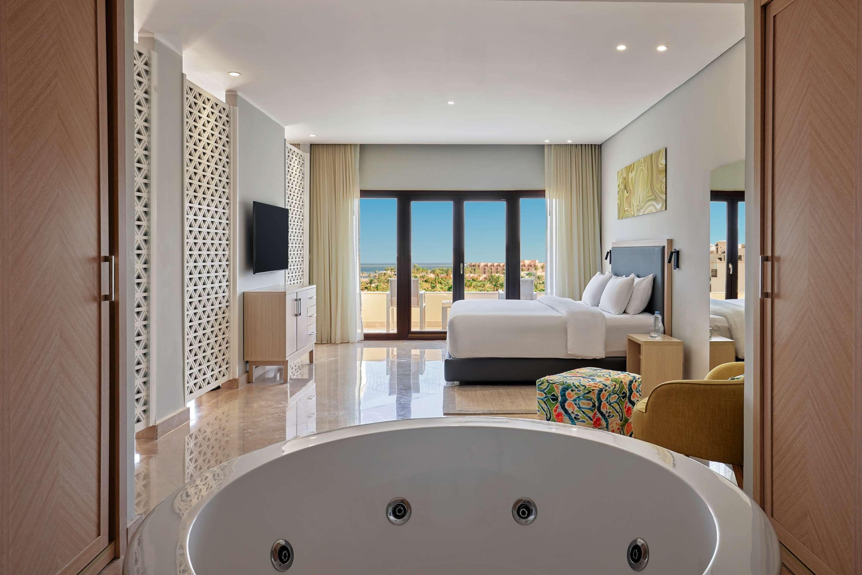 View Suite | 1 bedroom, hypo-allergenic bedding, down comforters, in-room safe