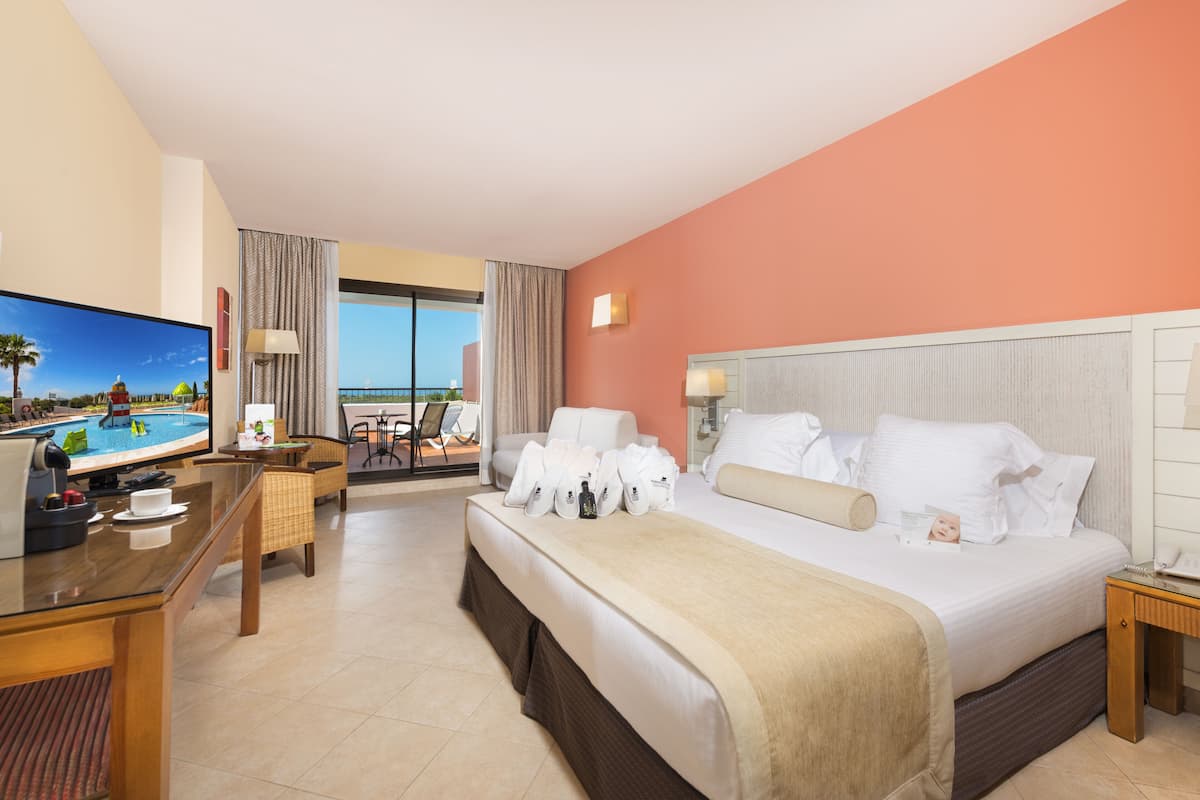 Family Double Room, Sea View (Exclusive) | Premium bedding, down comforters, minibar, desk