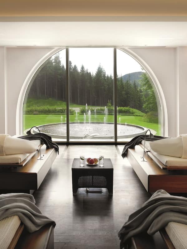 Couples treatment rooms, sauna, hot tub, steam room, Turkish bath