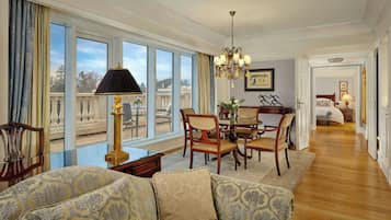 Suite, 1 Bedroom, Non Smoking | Living room