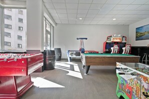Phòng trò chơi máy arcade