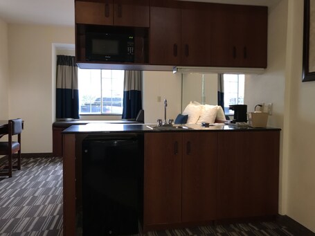 Microtel Inn Suites by Wyndham Indianapolis Airport - Image 30