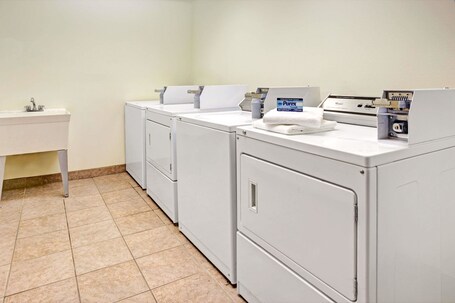 Microtel Inn Suites by Wyndham Indianapolis Airport - Image 33