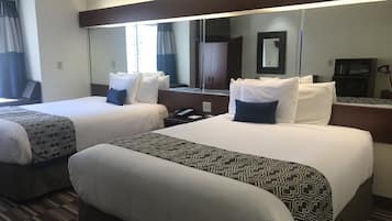 Habitación estándar, 2 camas de matrimonio | Ropa de cama de alta calidad y edredones de plumas