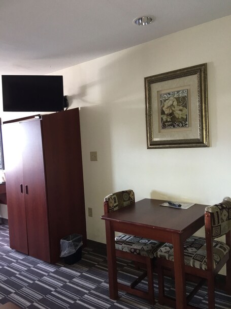 Microtel Inn Suites by Wyndham Indianapolis Airport - Image 37