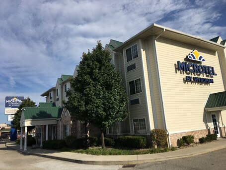 Microtel Inn Suites by Wyndham Indianapolis Airport - Image 16