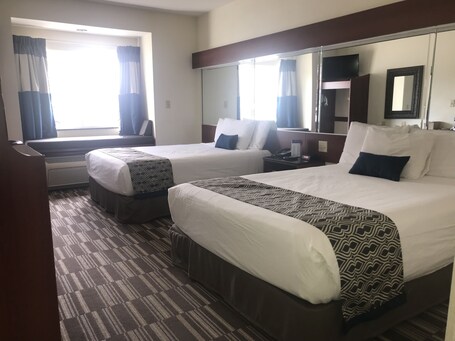 Microtel Inn Suites by Wyndham Indianapolis Airport - Image 11