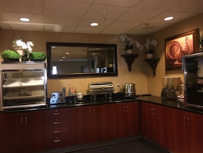 Free daily continental breakfast 